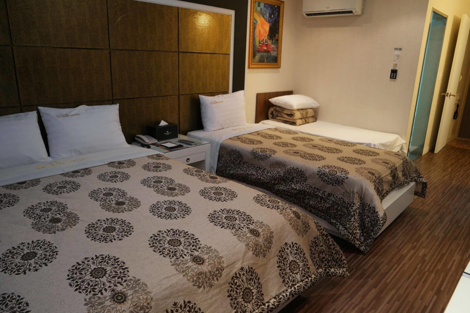 Airport Hotel 3*